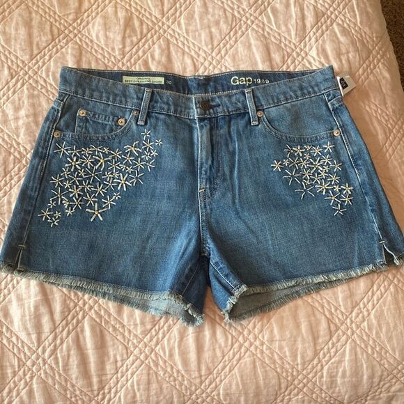 NWT Gap Denim Girlfriend Shorts (size 14) - Picture 1 of 9